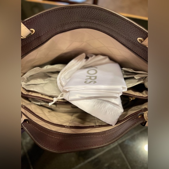 NWT Beautiful Michael Kors - Bedford Pocket Pebbled Leather Tote Bag - Picture 4 of 7